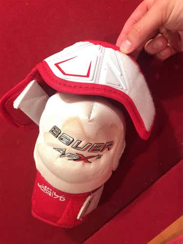 Never Worn Bauer Apx 2 Elbow Pads JR. Large