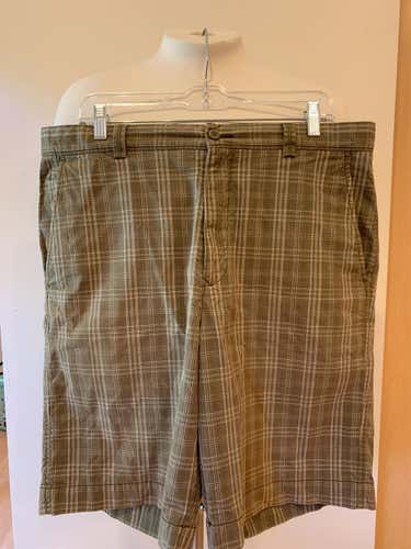 Tommy Bahama Golf Shorts Size 36