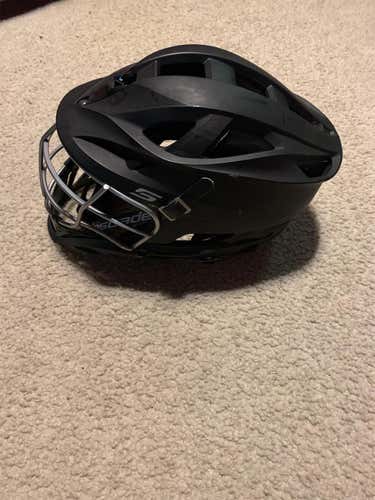 Cascade S Matte Black Youth