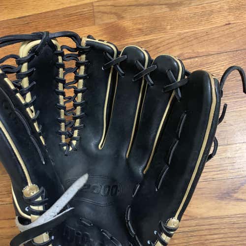 Wilson A2000 Outfielder Glove