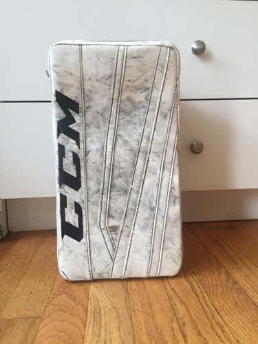 CCM Extreme Flex II 860 Blocker Regular Senior