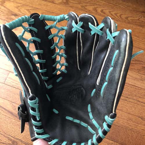 Louisville Slugger Baseball Glove