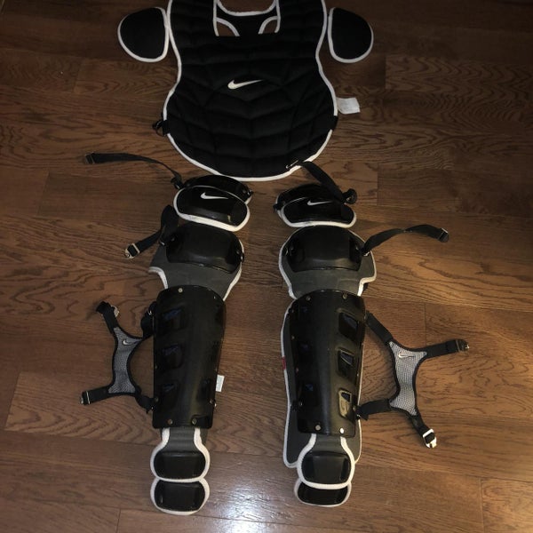 BLACK/WHITE “17 NIKE CATCHERS GEAR BRAND NEW
