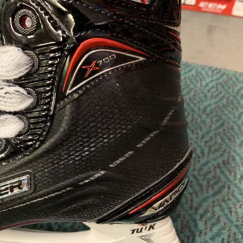 New Vapor X700 Hockey Skates Junior Size 5