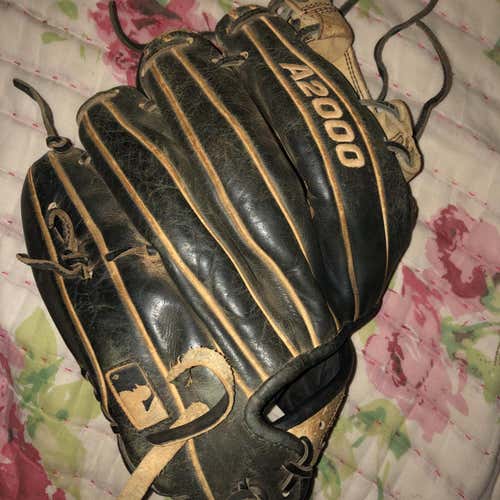 A2000 1786 Baseball Glove Used Condition