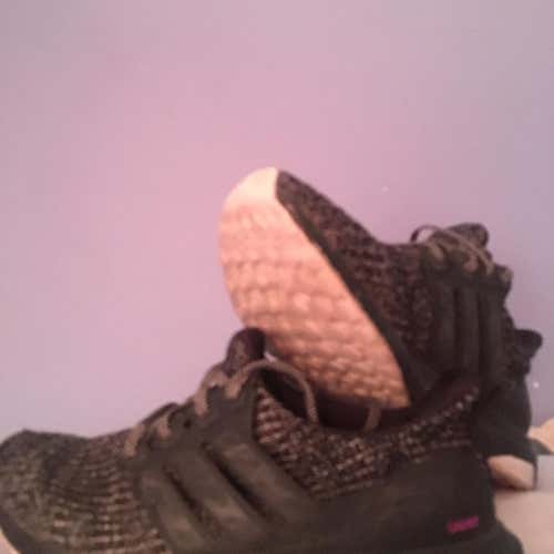 Breast Cancer Awareness Ultra Boost Slightly (message for price negotiation)