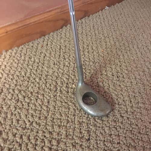 *VINTAGE Rare* Wilson “Hole in the Head” Putter Right