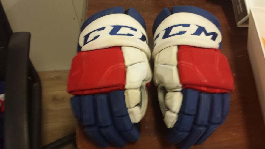 CCM HGQL Gloves 14" w/bonus socks.
