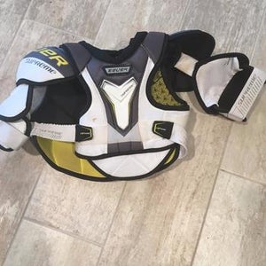 Bauer Shoulder Pads Junior lg