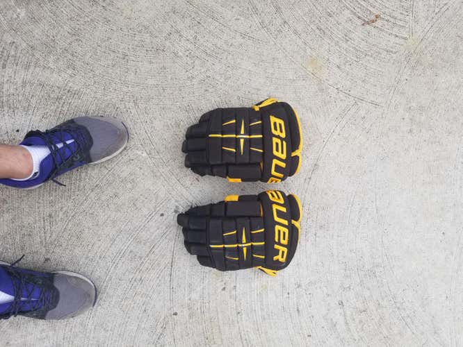 Bauer Classic 4-Roll Gloves Senior Pro Stock