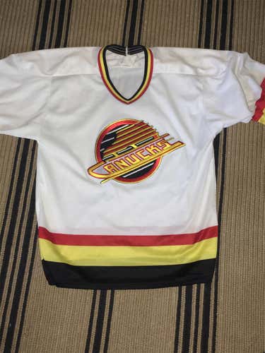 [Great Condition!] Vancouver Canucks Retro Jersey