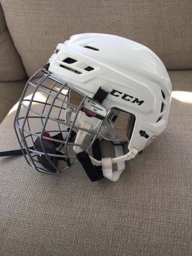 CCM Resistance 110 Helmet combo