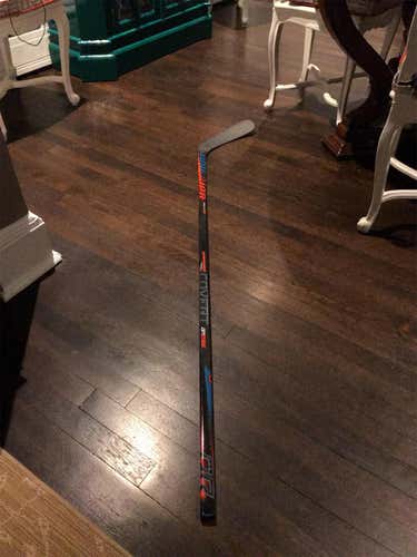 Warrior QR EDGE Hockey Stick 63 Flex Right Handed