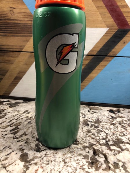 New 28oz Gatorade Squeeze Bottle