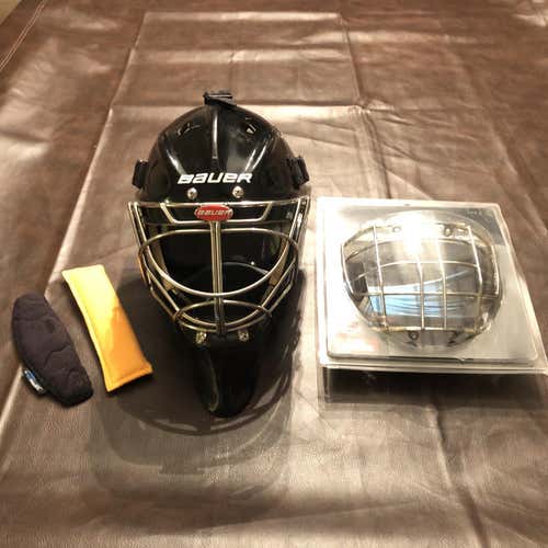 Bauer Profile 950X Senior Goalie Mask Small/Medium With 2 Cages