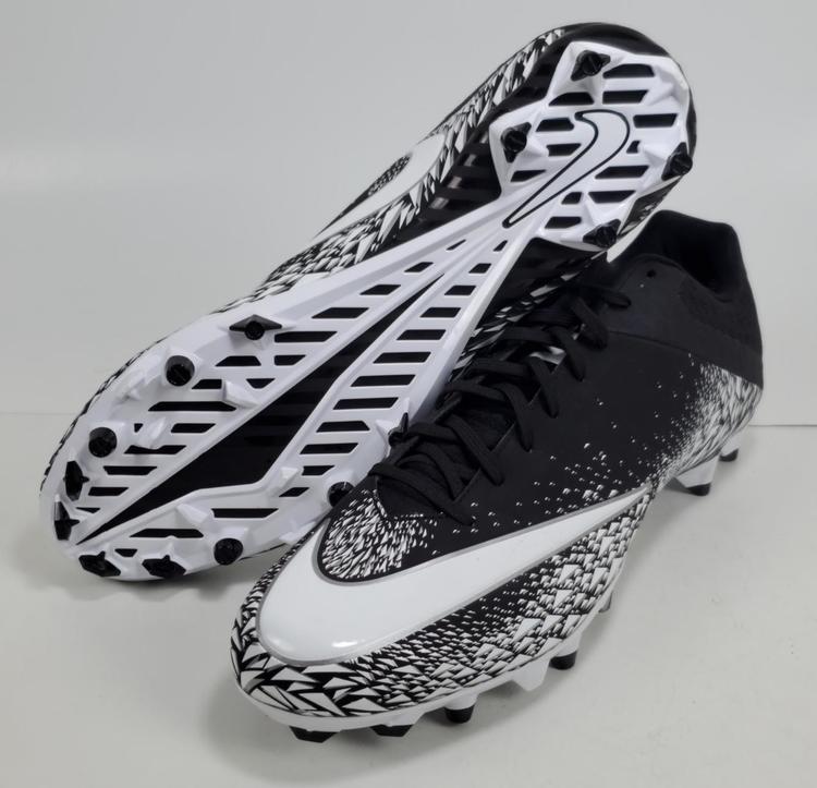 soccer cleats low top