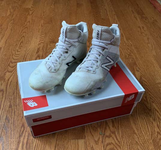 Great condition NB Freeze Cleats - Size 8.5