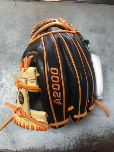 New A2000 Baseball Glove