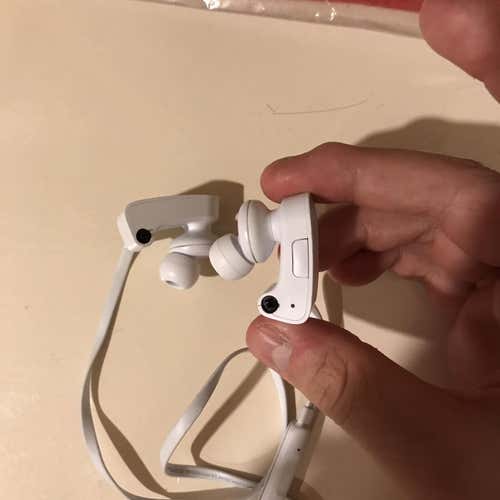 9/10 Powerbeats 3 Wireless