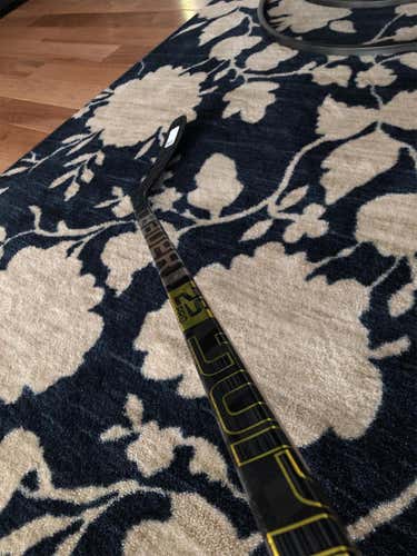 New Supreme 2S Pro Hockey Stick Righty Unknown Intermediate