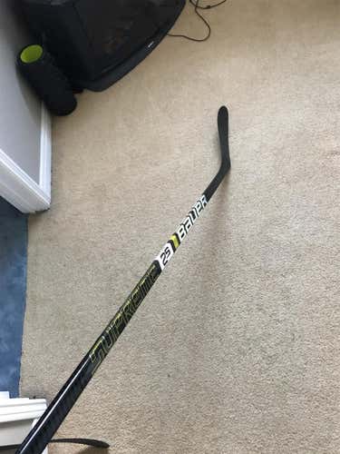 New Supreme 2s Hockey Stick Lefty Toe