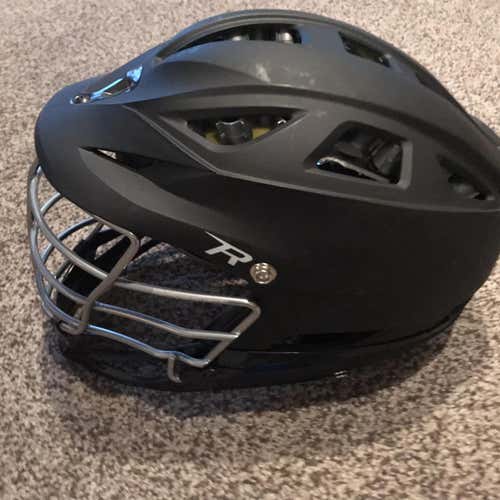 New R Helmet - Matte Black