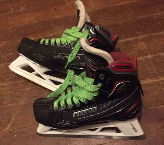 Bauer X900 Goalie Skates
