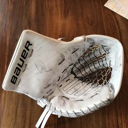 Bauer 1S Supreme Goalie Glove