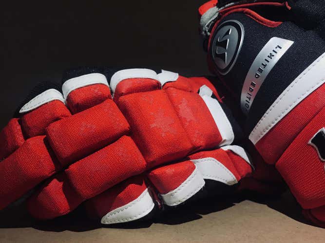 Used Once! (like new) Warrior Covert DT2 World Tour Limited Edition Canada Gloves 15"