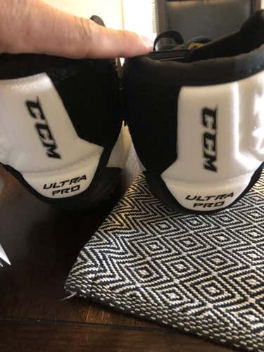 New CCM Elbow Pads Senior Pro Stock