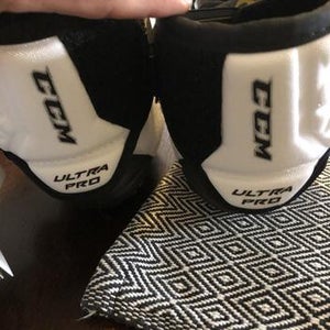 New CCM Elbow Pads Senior Pro Stock
