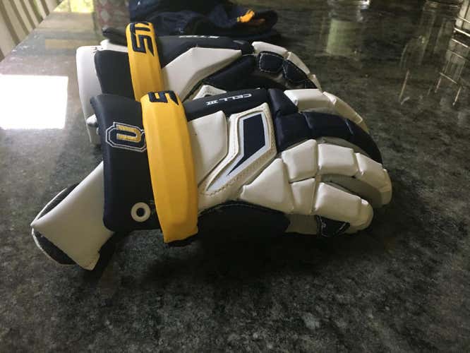 Quinnipiac Issued STX Cell III Lacrosse Gloves