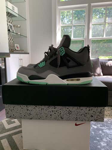 Air Jordan 4 Retro “Green Glow”