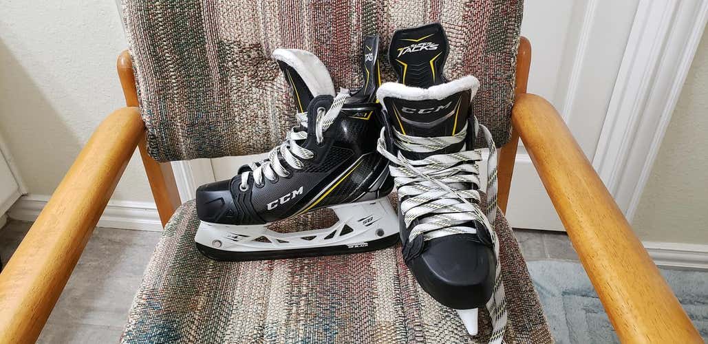 New CCM Super Tacks AS1 Hockey Skates Junior Size 5