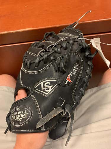 Louisville Slugger Pro Flare Catchers Mitt Like New Still Stiff