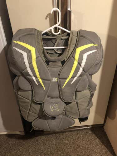 Vaughn Velocity V7 XF Pro Carbon Chest and Arm Protector Goalie Chest Protector Senior