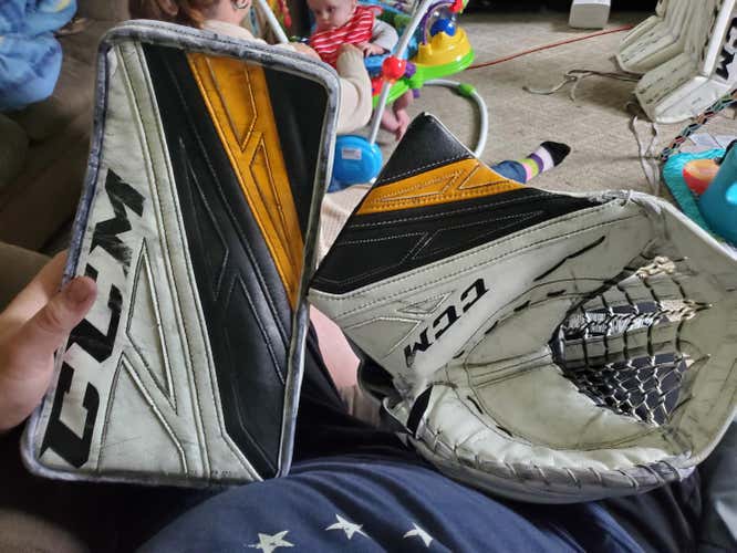 CCM Extreme Flex 4 Goalie Glove & Blocker Regular Senior Pro Stock