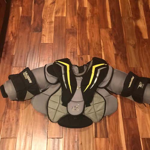Vaughn Velocity V7 XF Pro Carbon Chest and Arm Protector Goalie Chest Protector Senior