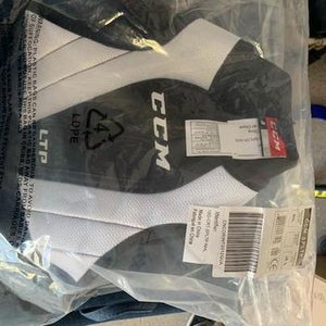 New CCM Shoulder Pads Youth YT L