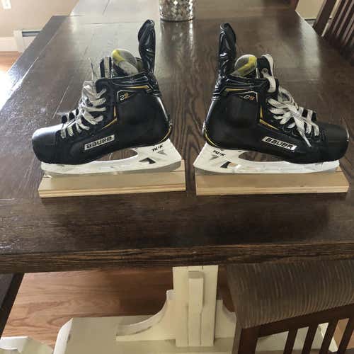 Supreme 2S Hockey Skates Junior Size 4
