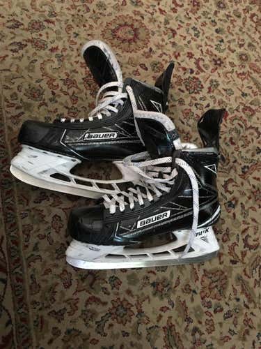 New Bauer Hockey Skates Size 9