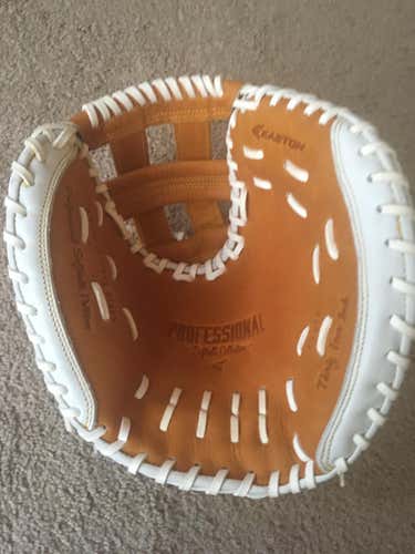 New! Easton Professional Fastpitch Catcher's Mitt 34" PC2FP