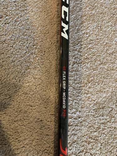 CCM JetSpeed Hockey Stick Righty Mid Senior