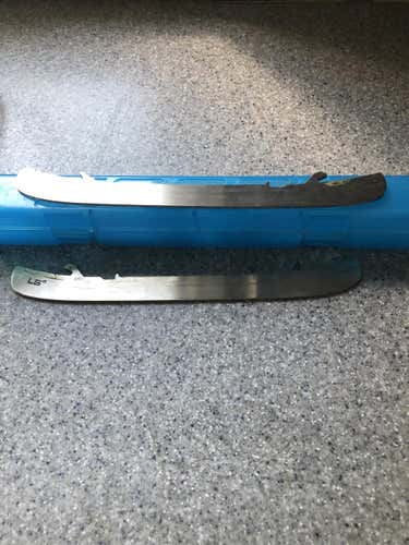Bauer LS4 Holders, Runners, & Replacement Steel size 5