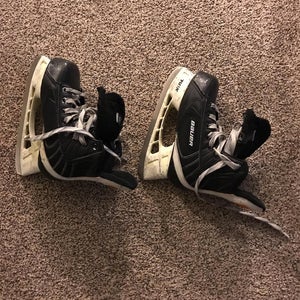 Black Bauer Skates 2.5