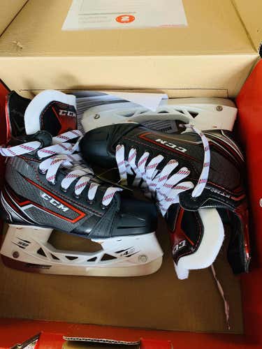 New CCM Jetspeed FT380 Hockey Skates Junior Size 1.5