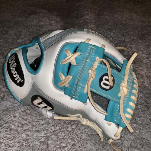 A2000 1786 Baseball Glove Adult