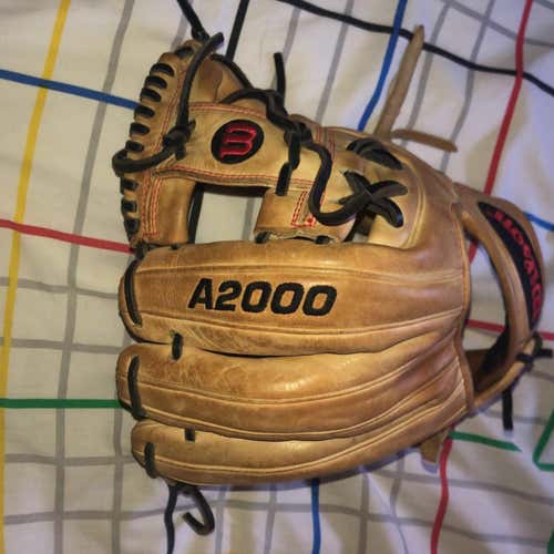 A2000 1786 Baseball Glove