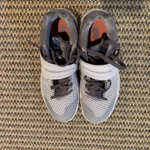 Nike Kyrie 2 Basketball Shoes Size 9