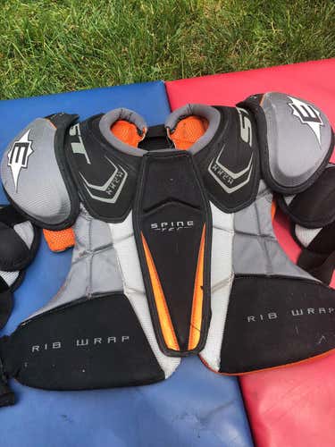 Easton ST16 youth medium shoulder pads